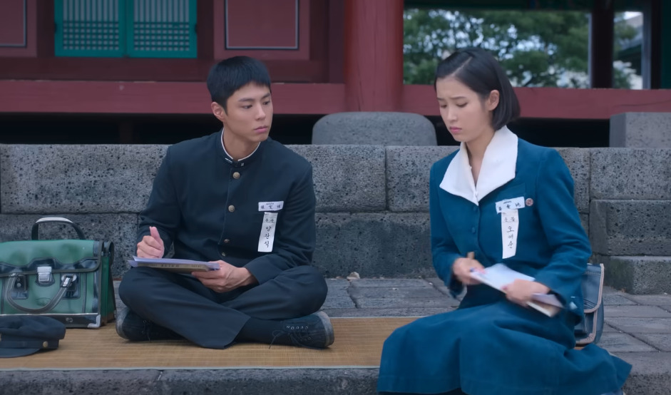 Lee Ji-eun and Park Bo-gum in K-Drama - When Life Gives You Tangerines